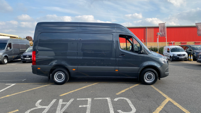 Mercedes-Benz Sprinter 315Cdi L2 Diesel Rwd 3.5t H2 Select Van - Image 7